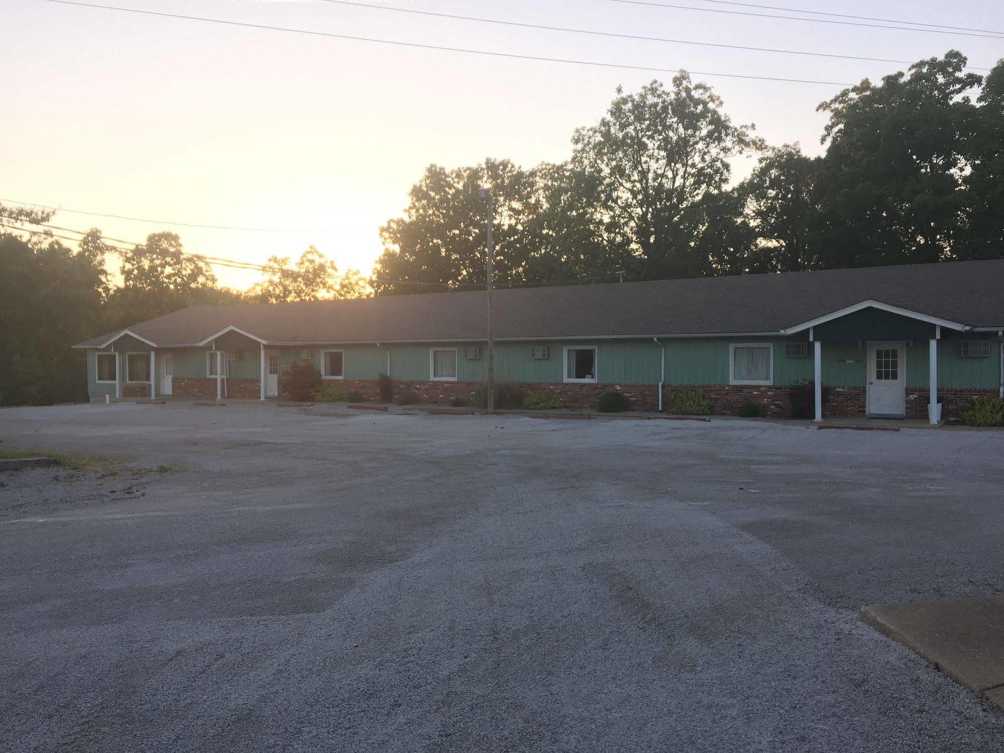 Carlin Villa Motel Carlinville Exterior photo